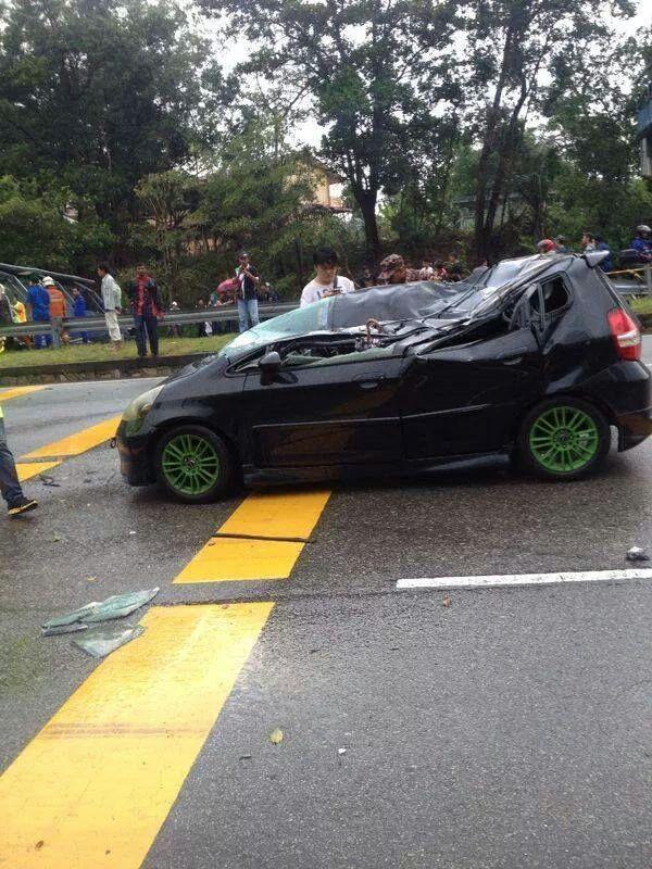 jejantas Lebuhraya Pasir Gudang bersebelahan Taman Kobena runtuh. <a href="/JKRJohor/">JKR Johor</a> <a href="/JKRMalaysia/">JKR Malaysia</a> <a href="/PetraJayaMP/">Fadillah Yusof 🇲🇾</a> <a href="/khalednordin/">Khaled Nordin 🇲🇾</a>