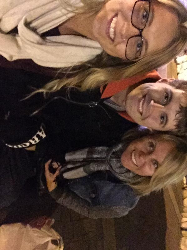 Mama &amp; her 2foxes