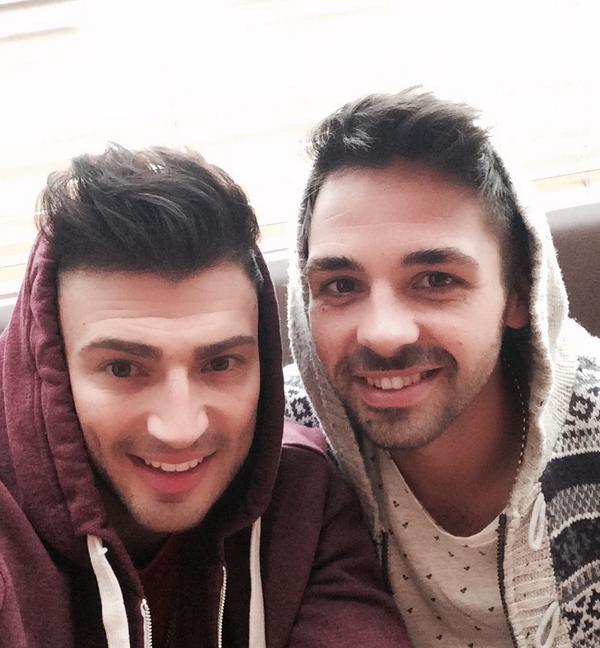 ellecarlinxo's tweet photo. "@Bhaenow: #bromance #bunkbuddy #VoteBenAndJake xxx💋 http://t.co/S1SpeR1yB6"💜💜