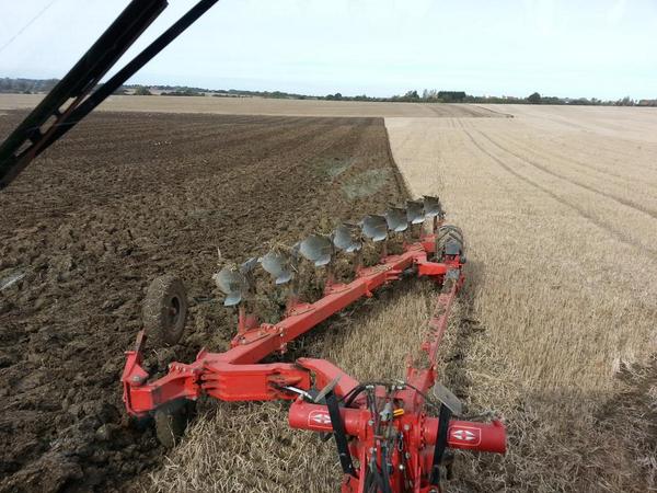 PrecisionAGPaul's tweet photo. #John deere #8360rt 8 furrow  #gregoirebesson getting some more spring land turned over before the wet week forecast http://t.co/3LbC8Y0tC6