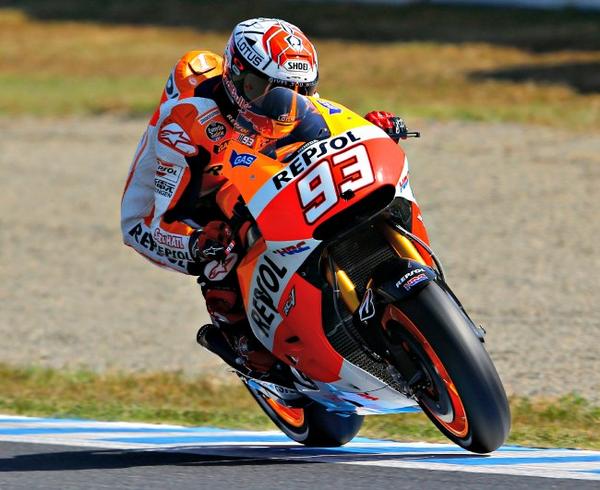 PostureoEspanol's tweet photo. MARC MÁRQUEZ BICAMPEÓN MUNDIAL MAS JOVEN DE LA HISTORIA ¡ENHORABUENA! http://t.co/KfDppPhnxD