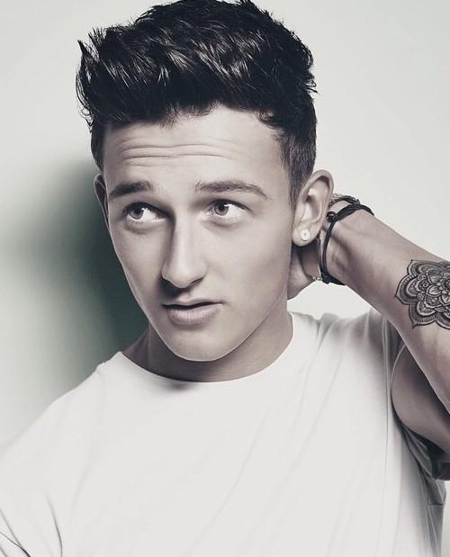 Andreaw091's tweet photo. @alclarke7777 happy Sunday 😍 @jwaltonmusic http://t.co/emOqqyAZ37