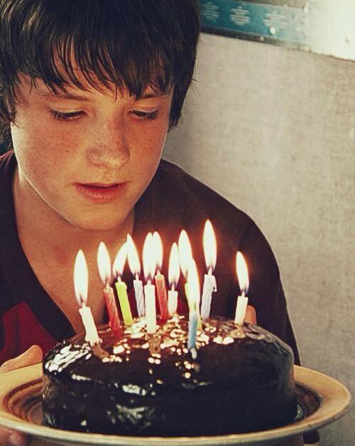Happy 22nd birthday JOSH HUTCHERSON...   