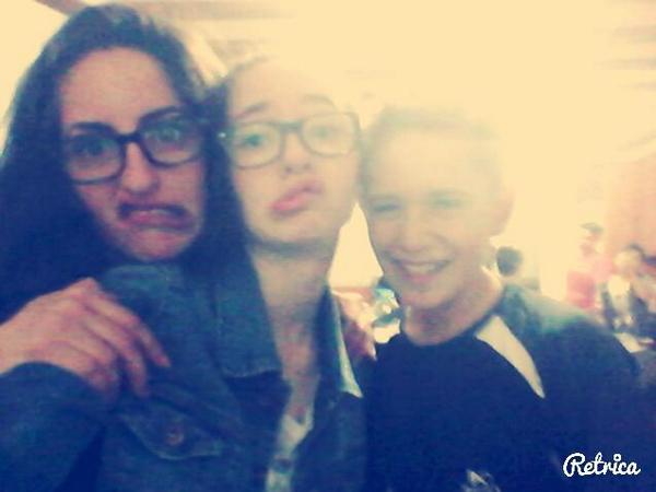 auriii4_sa's tweet photo. "@pmclarisa99: Retraso de familia ✌🐯 http://t.co/AlIntcig64"