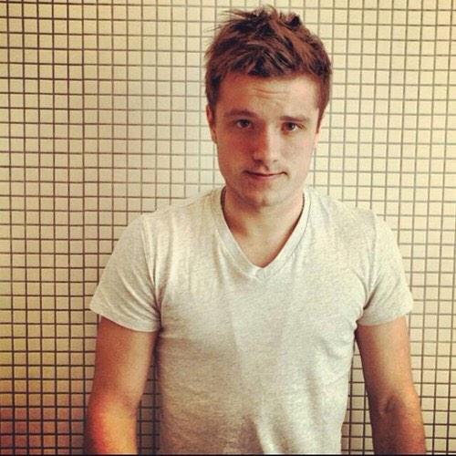 HAPPY BIRTHDAY JOSH HUTCHERSON MY LOVE THE BEST PEETA EVER       