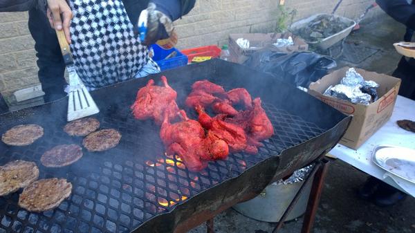 MMahmoodia's tweet photo. Whole chickens flying out!  #CarWash #Charity #BBQ http://t.co/NBB1b4d0cW