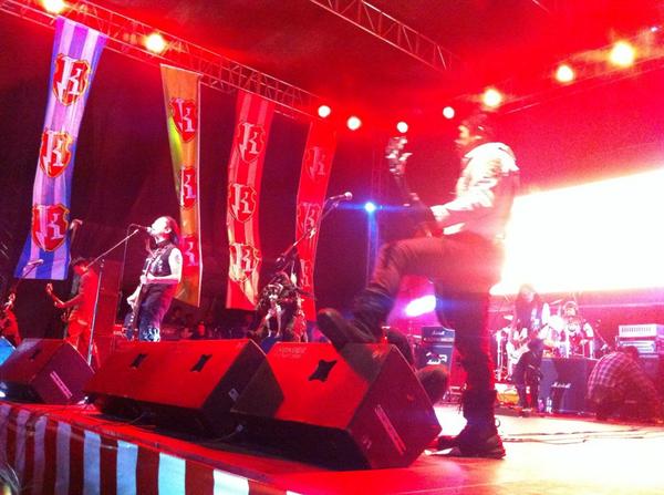 roiradio's tweet image. KOIL UDAH ON STAGE NEEEEEH! @kickfest #LoopKickfest2014