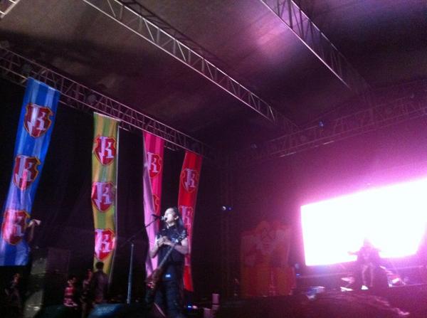 kickfest's tweet photo. Wohoooo @koiltv on stage! πͺπͺπͺ #LoopKickfest http://t.co/SiaGjUt7eG