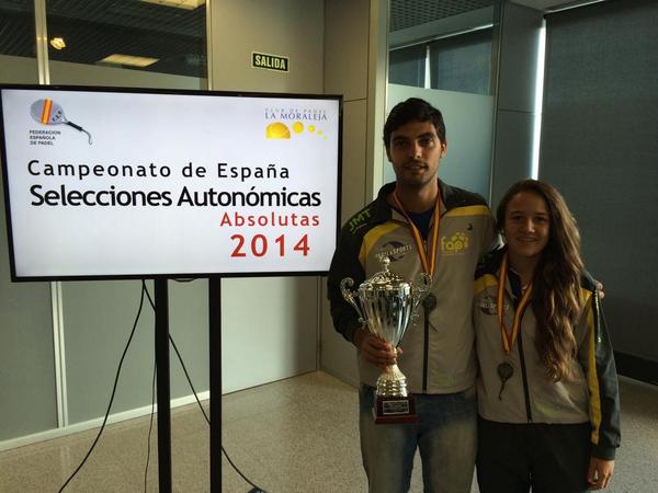 aspadeljaen's tweet photo. @ALuqueAra @MartaPo1093 triunfadores del #CtoEspSSAAabsoluto con la selección @faponline #enhorabuena http://t.co/nu6vzc6rCd