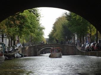 Pic from my Canal Cruise in Amsterdam...so beautiful here!! http://t.co/r8PXluNQge