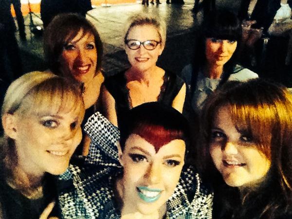 becky_barnesxXx's tweet photo. Pre show selfie 📷 #iamgoldwell http://t.co/0hFO7XNGoY