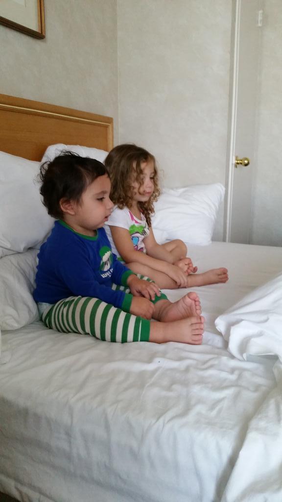 cypkid81's tweet photo. #Frozen #mezmorized need to get ready? Just put on Frozen ....#nuffsaid http://t.co/uIOt8bw5oe
