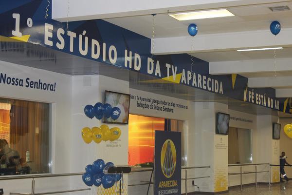 tvaparecida's tweet image. Graças aos que participam da @campanhadevotos, a transmissão da festa da #PadroeiradoBrasil pela @tvaparecida é em HD