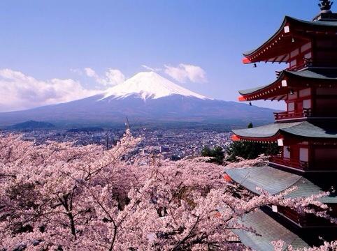 loveandfree_bot's tweet photo. 誰でもいい。なんでもいい。まずは、憧れることだ。自分の人生を描いていくうえで、「この人みたいに…」というサンプルを持つことは、とても有意義だ。すべてのオリジナルは、マネすることから始まるんだから。 https://t.co/oKEZykpNLN