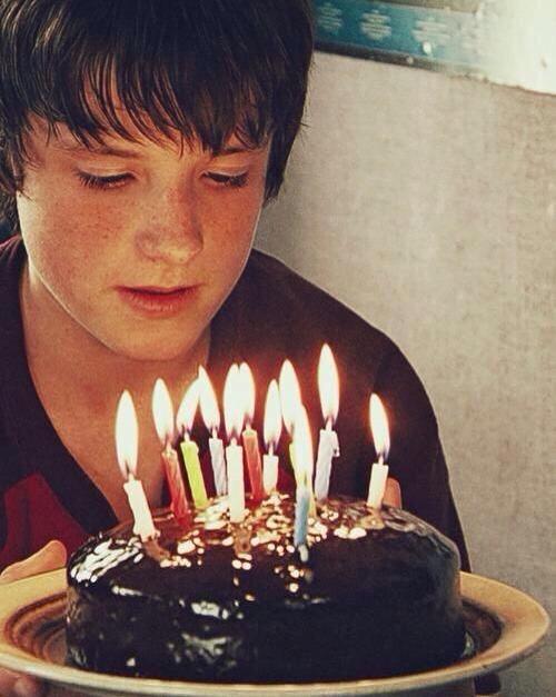 Hoy cumple 22 años un actor adorable y increíble. Happy Birthday Josh Hutcherson! Gracias por ser como eres. 