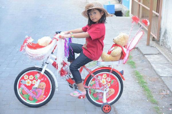 IrmaSept's tweet photo. @parentingINA #PItwitpic haloo..namaku nasywa (5y) lg ikutan lomba sepeda \(^_^)/ http://t.co/7iKMVh9KUS
