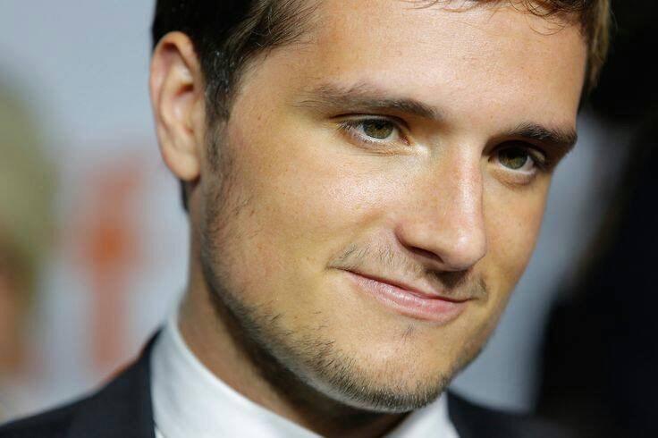  screaming happy 22nd birthday to my Idol josh Hutcherson I cant wait to see you again 