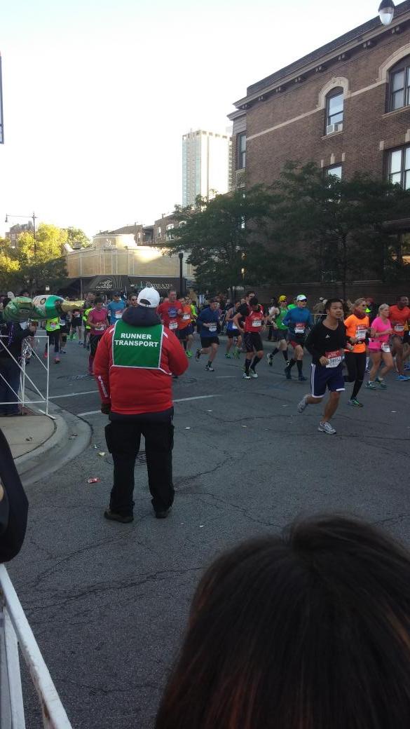 Go #runners go!! #ChicagoMarathon #bankofamerica