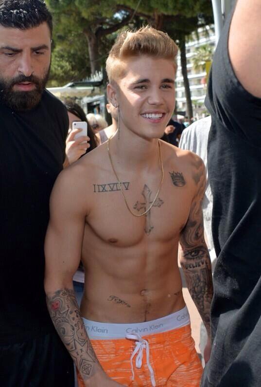 pickmekidrauhl's tweet photo. I'll post 50 photos of Justin
If each pic gets over 10 RT it'll be over 500 votes
27/50
#EMABiggestFansJustinBieber http://t.co/YwczCfCcFd