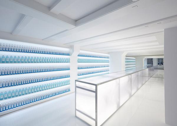 JTCHANGINGBIZ's tweet image. Vitamin drinks shop designed for Amsterdam’s Red Light District: dezeen.com/2014/10/12/vit… #interiordesign  #RWpics