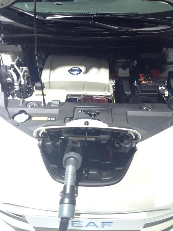 haljed's tweet image. sous la jupe de la @NissanLEAF