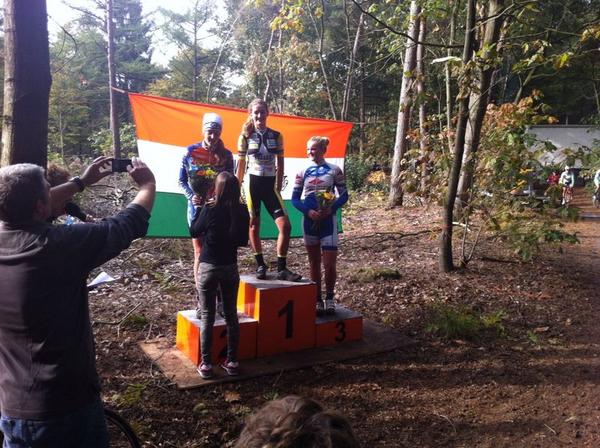 floorweerink's tweet photo. Dit weekend 2keer 2e junior-dame! Vandaag 3e algemeen in Zeeland en gisteren 22e in een internationale cross 🚲 http://t.co/Ggj2mPz8He