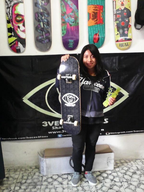 overskateshop's tweet photo. Apoyando el talento femenil esta chica le anda dando bien pesado muy pronto verán un clip http://t.co/DmK3lfHYNT