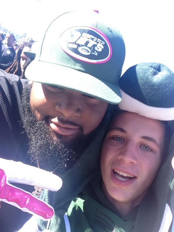 brady_watz1's tweet photo. Thanks @Godforshort for takin a selfie with me! So pumped up lets go jets #srich #jetup http://t.co/93ASLcvcDf