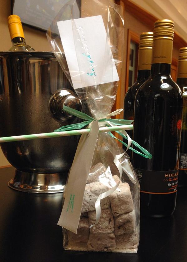 Gina_Wilson_'s tweet image. The very last bag of luxury marshmallows in Cambridge! (Hope no-one's looking...*swipe*) @TestTown2014 @marshalamode