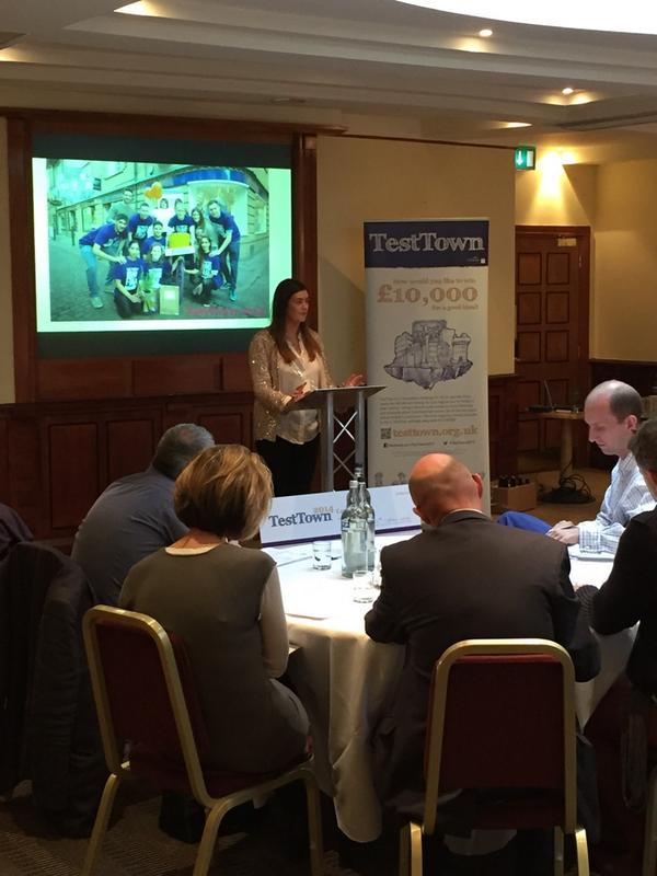 LoveCambridge_'s tweet image. Here we have @marshalamode presenting to judges and the audience @TestTown2014