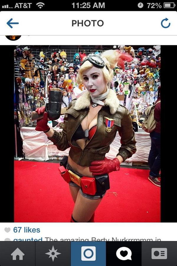 BettyNukem's tweet image. My #bombshellharleyquinn at @NY_Comic_Con ! Woot! Just for youuuu @AntLucia1 😘 #cosplay #dcbombshell @hotngeeky