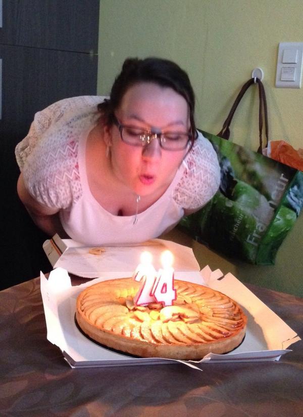 Celine Gentot Encore Une Fois Joyeux Anniversaire Ma Vieille Bique A Amelyy 24ans Http T Co Sefoavqzkg Twitter