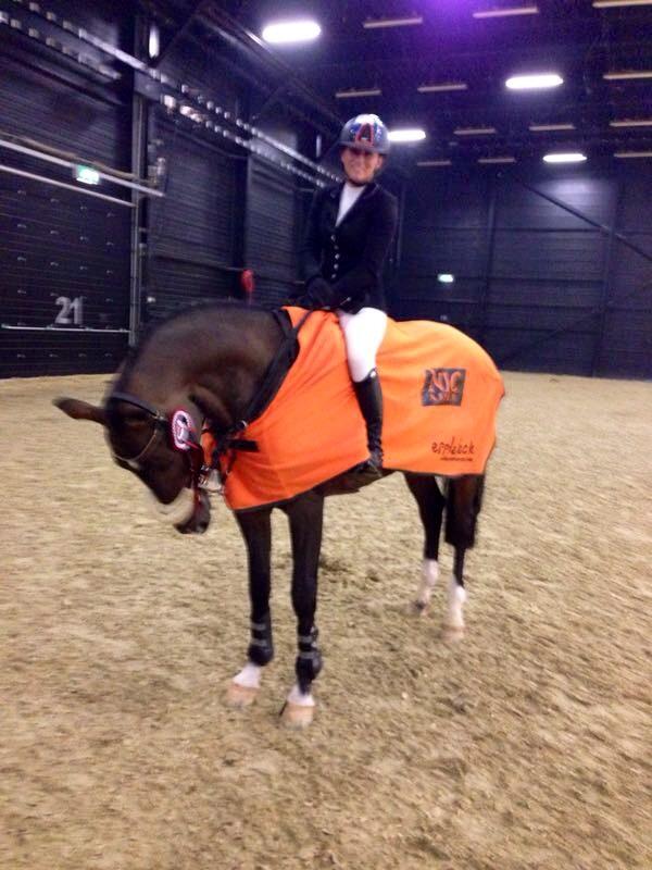 jodyvg's tweet photo. Maria bonita 1st place this morning And first day 6th tantalus yesterday 2th in winninground! @nichassen http://t.co/v2BqeE7Fwo