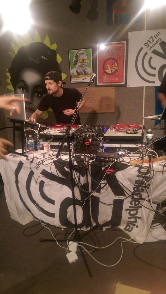 wkdu's tweet photo. @Les_prof are IN THE BUILDING #GETHYPE #2014EMM http://t.co/i8Q1rsUKYb