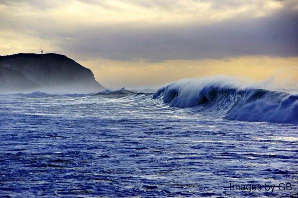 Wamberal waves