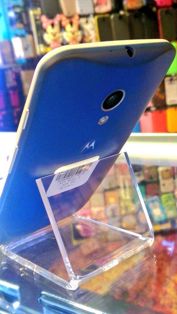 Setcell101's tweet image. Show you're a true #Royals fan with our blue &amp;amp; white Moto X! Only $225! #TakeTheCrown