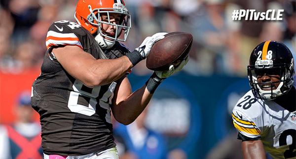 Browns's tweet photo. The Cleveland Browns lead the Pittsburgh Steelers 21-3 at the half.

Recap: http://t.co/HvEL29MXme http://t.co/HmtC9txFH3