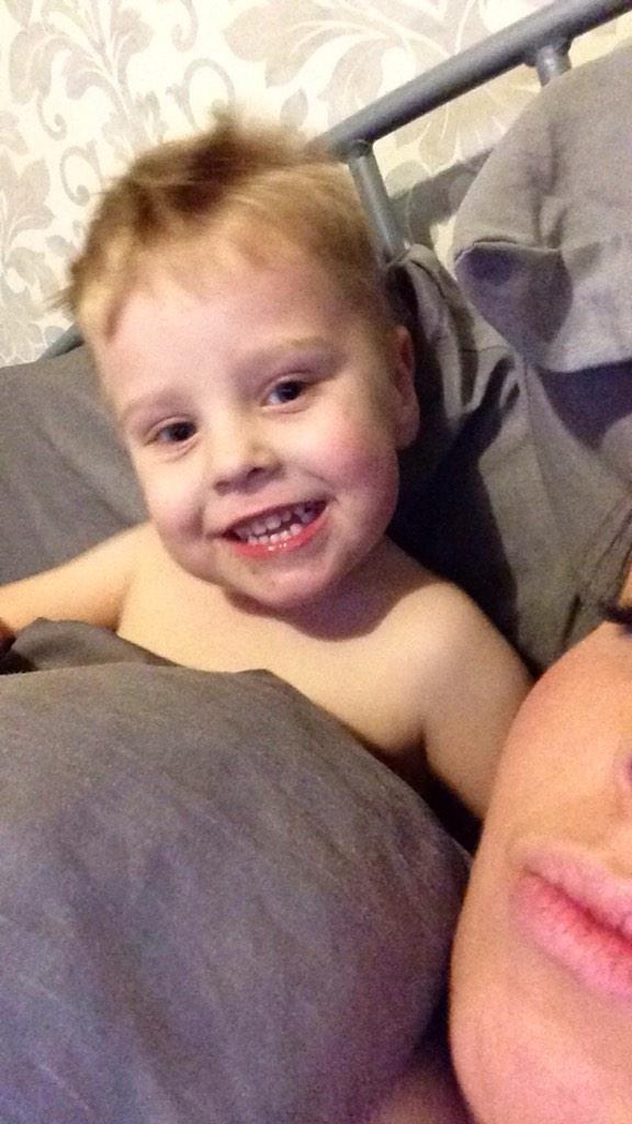 jodienaylor1992's tweet photo. Look who came to nap with me earlier ❤️ http://t.co/sUosu5PUUr