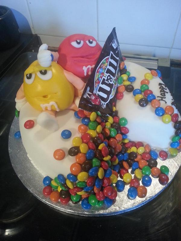 Jan_Cake_Lady's tweet photo. #mandm #birthdaycake http://t.co/4FfpntJgm2