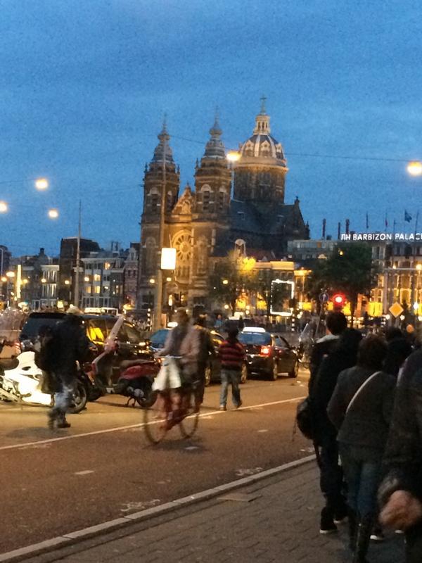 #AutumnCityBreak #AmsterdamCentral  🍁🍃🍂🇷🇺😃