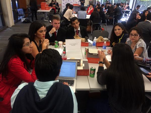 tonatiuh_sm's tweet photo. Ahora se inicia el Social Impact Challenge de @harvardilar #QroatHarvard http://t.co/9Waw3pKFiD