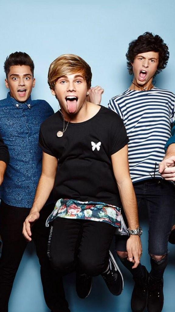 samanthaberry21's tweet image. If I saw this blonde kid out in the street I would genuinely push him over he&apos;s so annoying #OverloadGeneration