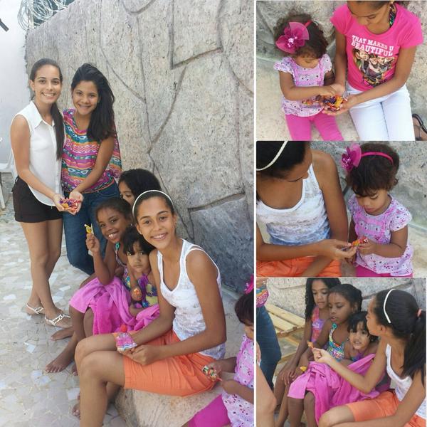 Interactsj's tweet photo. Felicidades a todas las niñas!👭 http://t.co/yn50c6zvk7