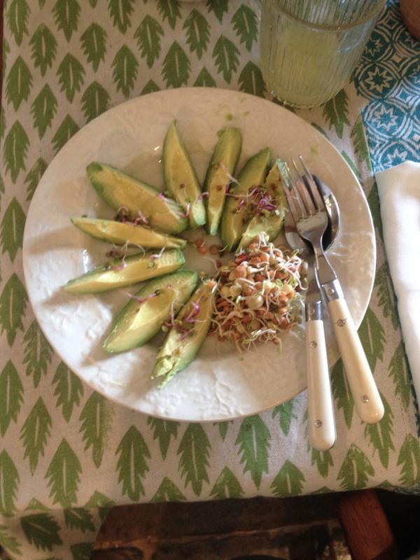 countryandtown's tweet photo. Want to know what we ate this weekend? thanks to @VickiEdgson and #spakitchen @mrfoxmag @lydialondon @WearandWhereUK http://t.co/09UZmgcHye