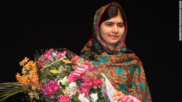 CNNEE's tweet photo. Las 17 frases de #Malala Yousafzai, la nobel de paz de 17 años http://t.co/PRQTRX0Zj6 http://t.co/egf4sJlhGY