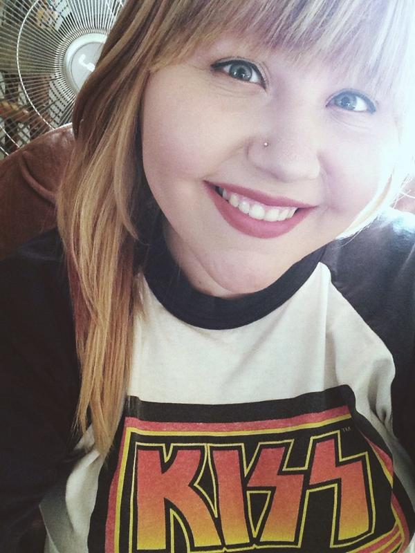 reagansarmy's tweet photo. #SelfieSunday it's just one of those KISS &amp; matte lips type of days. http://t.co/HMsCmjPW6C