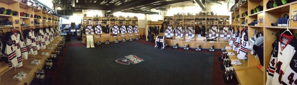 PuckRooms's tweet photo. Robert Morris University (NCAA Div I): http://t.co/zhgG0NWUtB