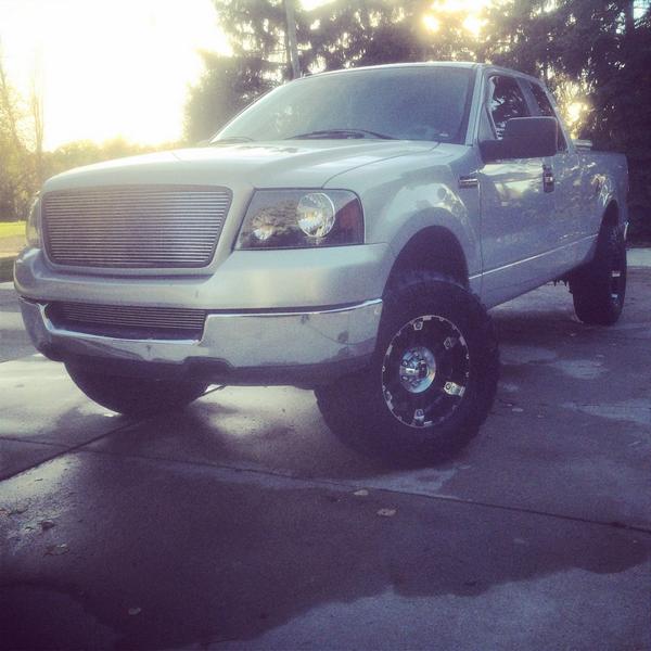 ShanePeer's tweet photo. It's crazy what new rims and tires do to your truck! #DamnSheLooksGood http://t.co/BhuIEXMpj0