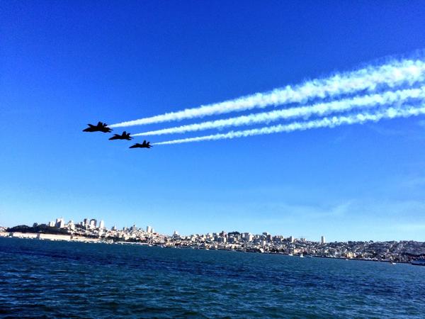 misras's tweet photo. “@wadhwa: Amazing show by US Navy Blue Angels :) http://t.co/rwWHtueic0” all this for #df14 #Wave6RocksDF14 :)