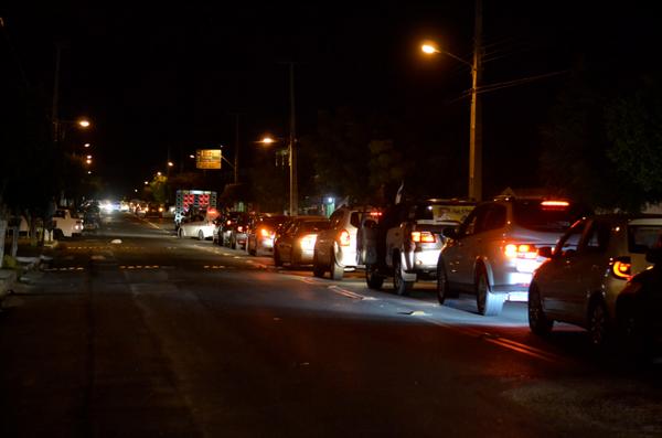Tassyo_Mardonny's tweet photo. A #OndaAzul seguiu pelas principais ruas e avenidas do bairro Santo Antônio, levando as propostas de @AecioNeves http://t.co/GDdMaXFYfK